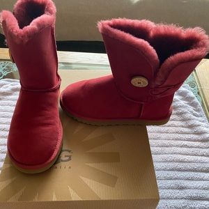 Ugg boots red size 6 new condition